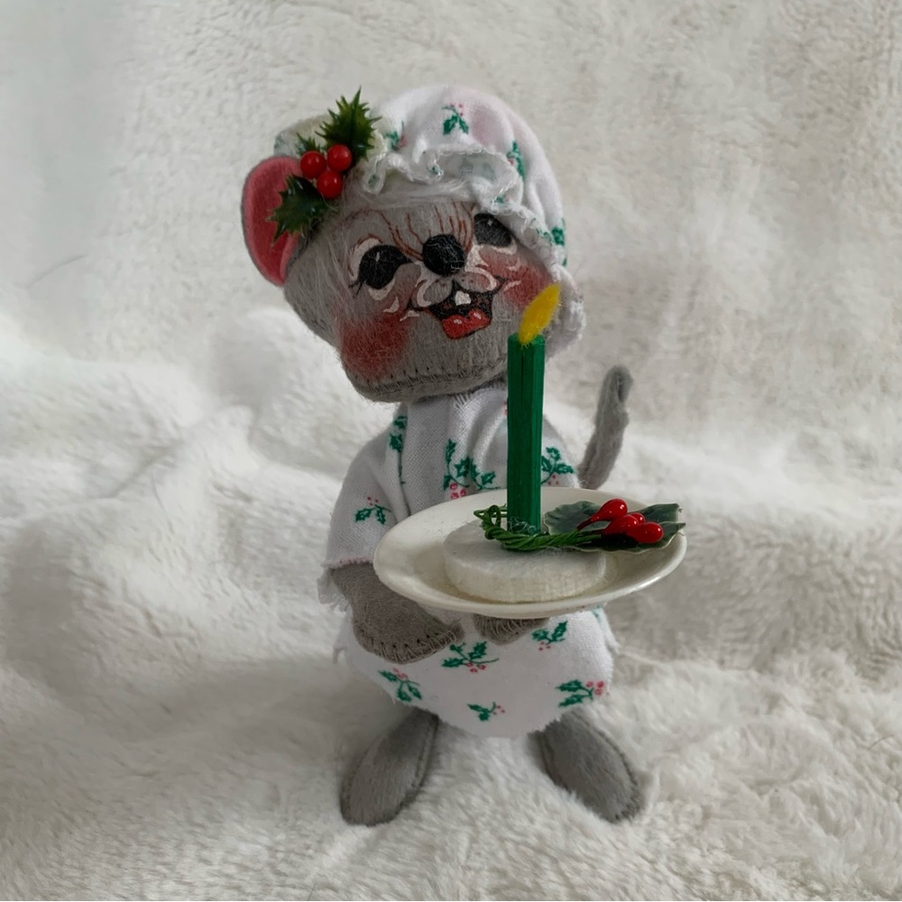 Vintage Annalee 1992 Christmas Grey Mouse Doll Holly Night Gown Candle Plate
